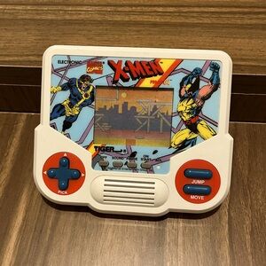 Tiger Electronic Marvel Comics X-Men - LCD Handheld Video Game